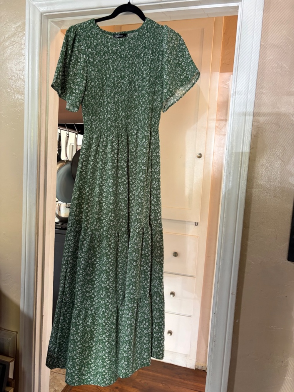 Fashion Green Floral Maxi Dress – Size Medium – Cottagecore Boho Prairie 🌿
